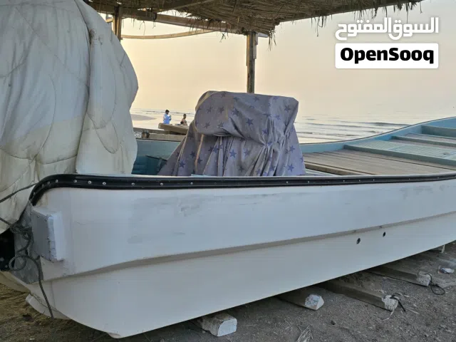 قارب الفيروز 25 قدم موديل 2020  بدون محرك