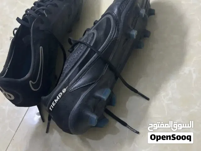 بوت كرة قدم للبيع