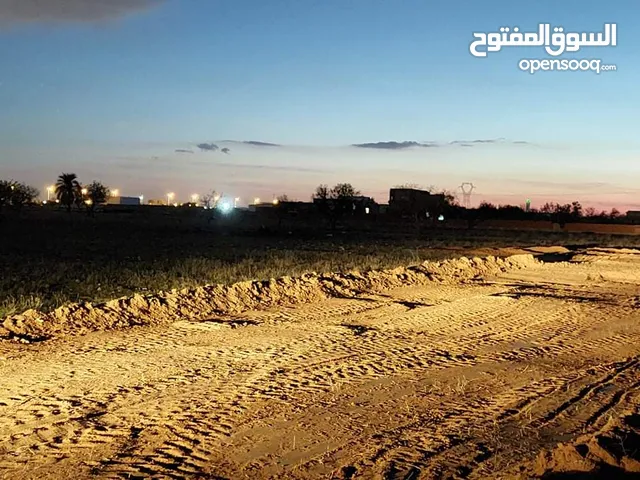 إعلان بيع عقار: للبيع أرض بيضاء صالحة لبناء مركّب سكني أو مشروع 4182 م2 فيها واجهتين 71 م ×53 م