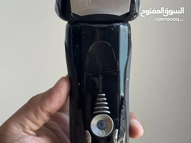 Trimmer, Shaver and Nose hair trimmers. Braun And Philips. Total 4