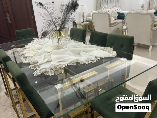 طاولة طعام مكونة من 8 كراسي