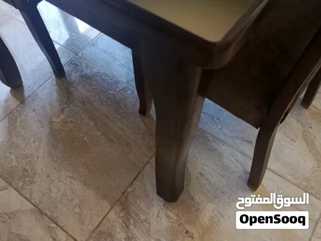 طاولة سفره لون بني مع كراسي عدد 6