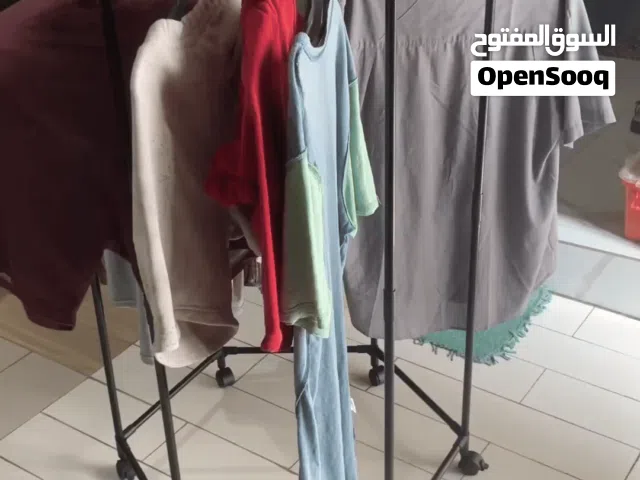 ستاند ملابس دوّار متعدد الاتجاهات مع عجلات – TM-111