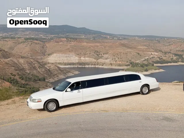 2000 لينكولن تاون كار