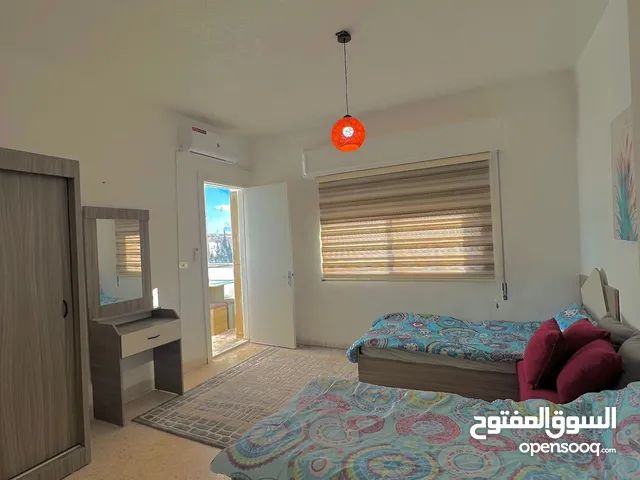 شقة مفروشة في منطقة هادية قريبة من الخدمات للإيجار شهريا من المالك مباشرة