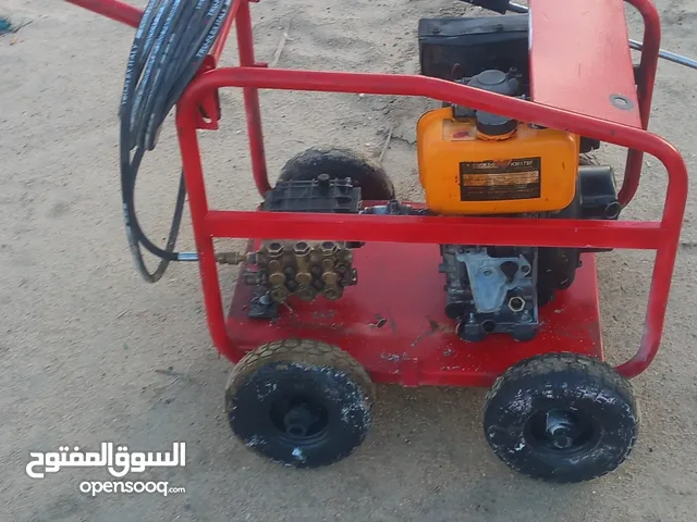 مغسلة معدات ثقيله تعمل بل ديزل قويه وممتازه لا تحتاج شيء للجدين فقط لا انظر للرسائل رجاء اتصال فقط