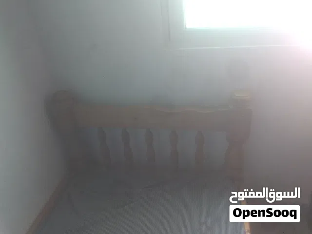 سرير مفرد للبيع