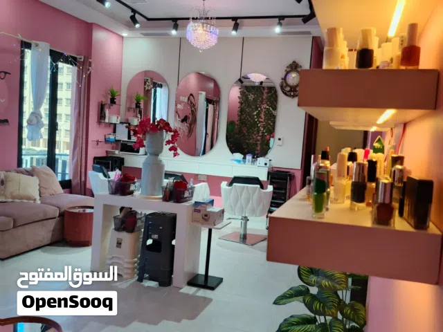 صالون نسائي للبيع (السالميه قطعه 12) شامل الرخصه ساريه 4 سنين