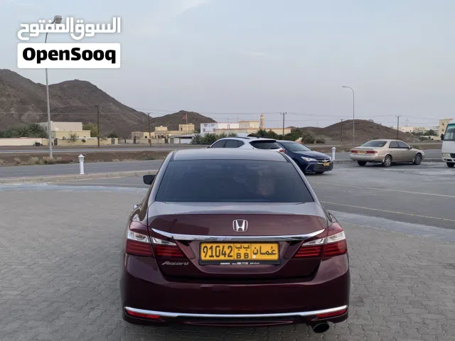 2017 هوندا اكورد LX