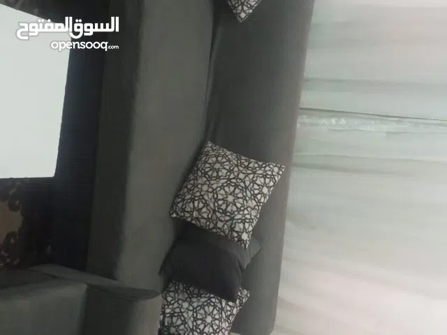 طقم كنب كورنر بحالة جيدة للبيع