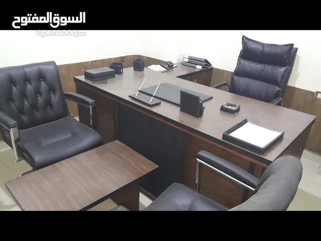 للبيع مكتب من أفضل الأنواع مع كامل ملحقاته أخو الجديد مع هدايا مفيدة وقيمة للمعتمد