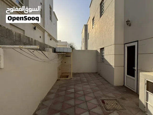 للإيجار فيلا مميزة في الخوض
