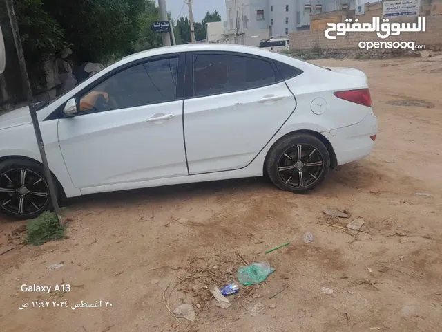 اكسنت مضلع