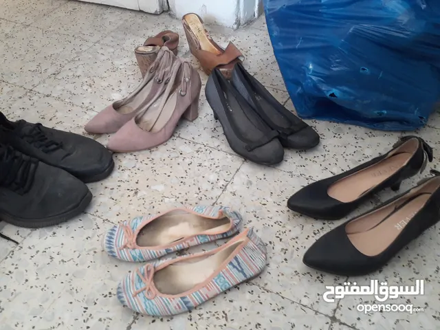 بيع كامل...احذيه رجالي وكنادر ستاتي وشنط تواصل واتسب