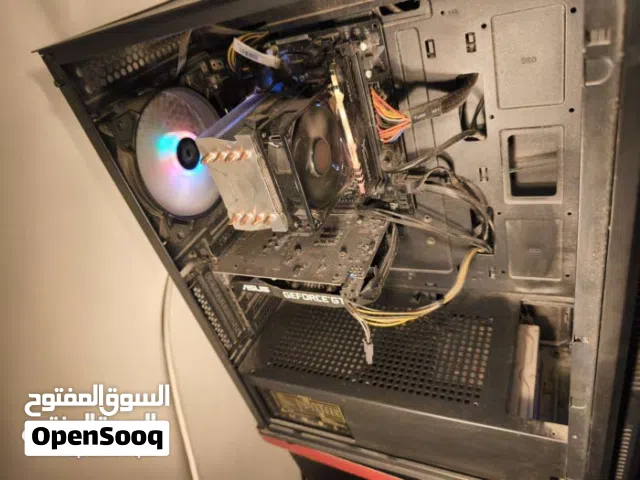 مع شاشة ومعدات pc مستعمل للبيع