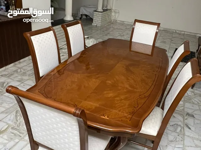 طاولة سفرة خشب فخمة، 8 كراسي بحالة ممتازة