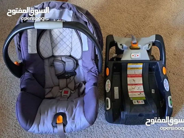 للبيع: كرسي سيارة + عربة مشي للأطفال من Chicco