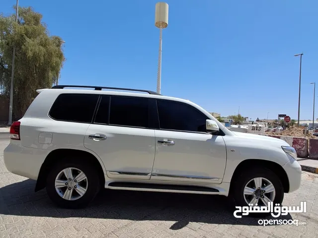 استيشن 2010 ابيض بيج