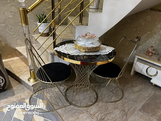 ميز طعام نفرين مستعمل شي بسيط