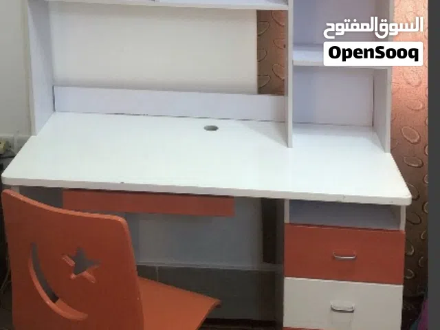 طاولة مكتبية للكمبيوتر والدراسة مودرن بسعر مناسب جداااا