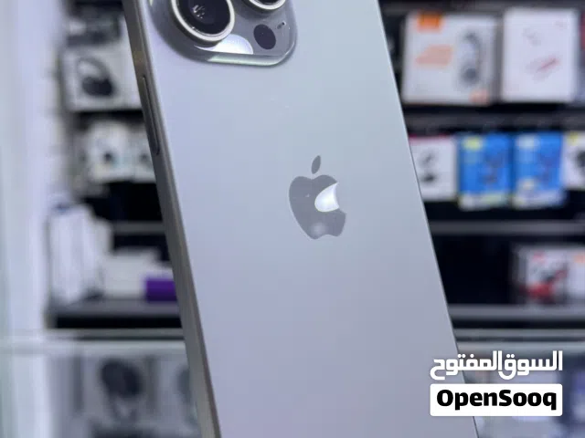 iPhone 15 Pro Max 256 GB - Battery 86% ايفون 15 برو ماكس 256 / الجهاز فقط في نقطة سودة صغيرة بالشاشة