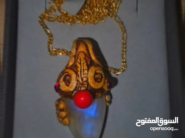 عقد ذهب عيار 18k + حجر القمر