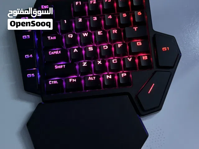 كيبورد ألعاب يد واحدة مخصص للجيمينغ، مع مسند راحة يد كبير للاستخدام الطويل.مع التوصيل 8 (بدون ارجاع)