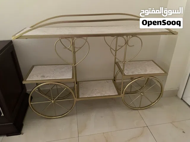 ارفف من الحديد والسيراميك