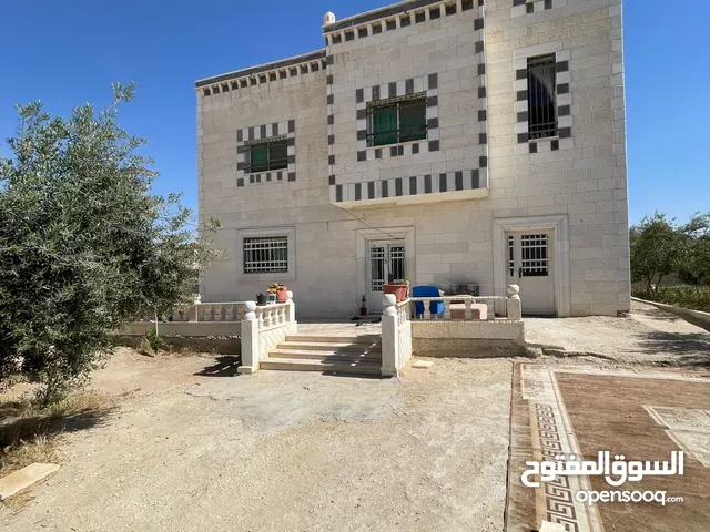 بيت طابقين