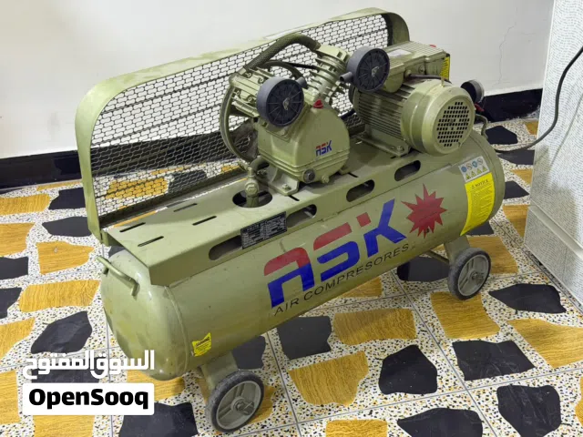 ضاغط هواء (كمبروسر) ميكانيكي بمكبس سير من العلامة التجارية ASK Air Compressors.