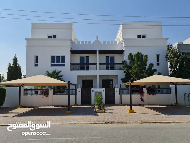 400 m2 More than 6 bedrooms Villa for Rent in Muscat Al Mawaleh