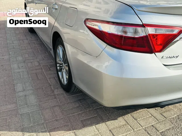 2015 تويوتا كامري SE