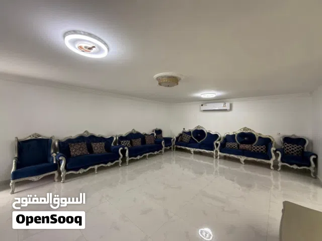 اثاث طقمين يتكون من 14 شخص