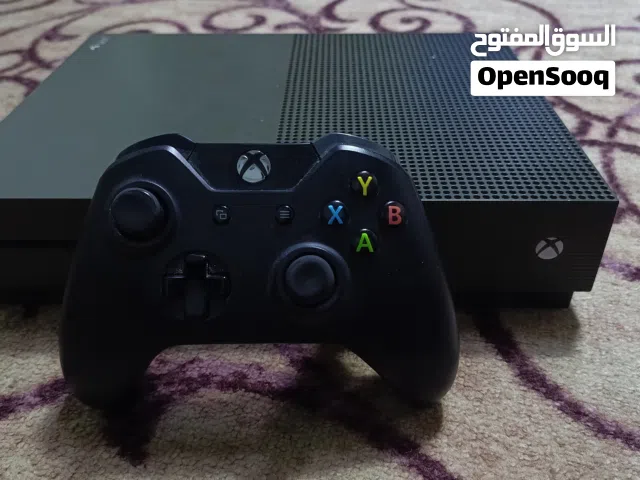 للبيع: جهاز Xbox One S (نسخة مخصصة) بحالة ممتازة