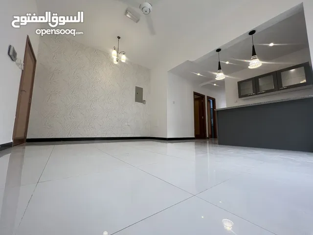 شقة للاستثمار مقابل مجمع الدولفين قريب عمان مول