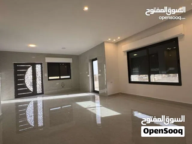 شقه اخيره  با الاسكان طابق اول بسعر التكلفة فرصه لن تتكرر
