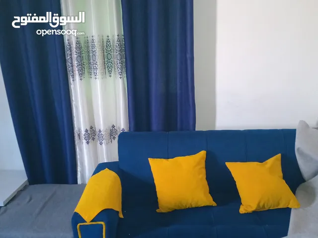 طقم كنب طاولات وسط ديكور شاشة برادي عدد 2 موكيت عدد 3×4