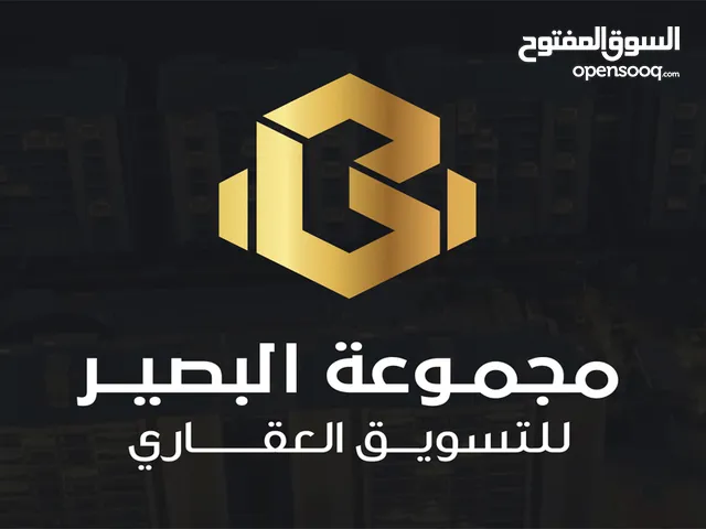 مبني مع عدد اربع محلات