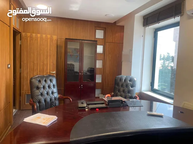 مكتب مفروش فاخر للبيع