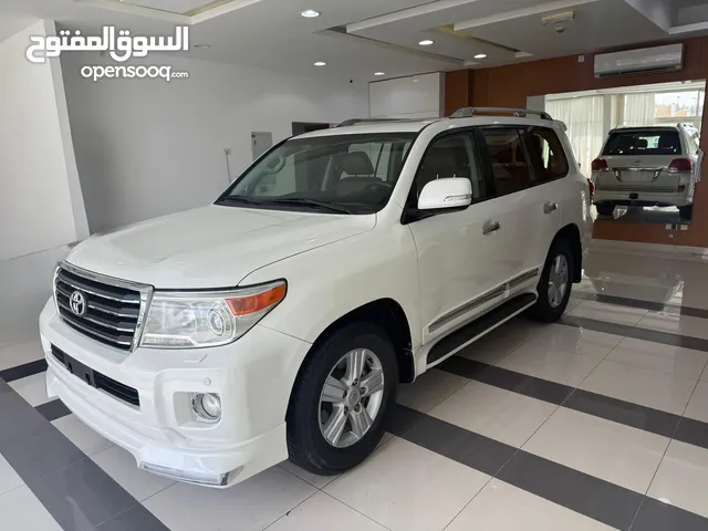 تويتا لاندكروزر vxr موديل 2014 7 مقاعد جلد مميز مكينة 4600 دخول ذكي شاشة فل عداد ليزر