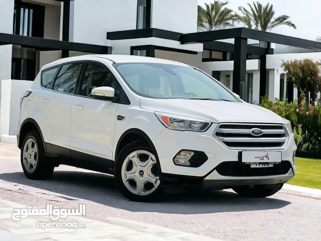 AED 460 P.M  FORD ESCAPE  2.5L I4  GCC SPECS  WELL MAINTAINED