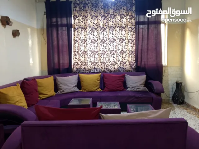 كورنر مستعمل للبيع في عمان جبل النزهة