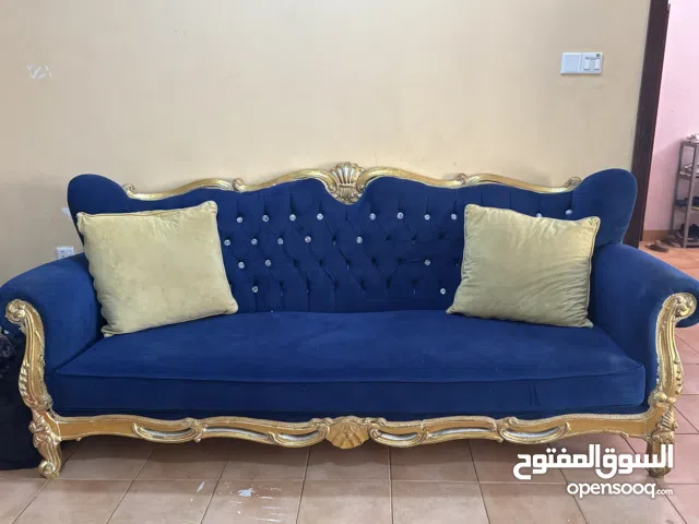 كرسي نظيف وقليل الاستخدام للبيع