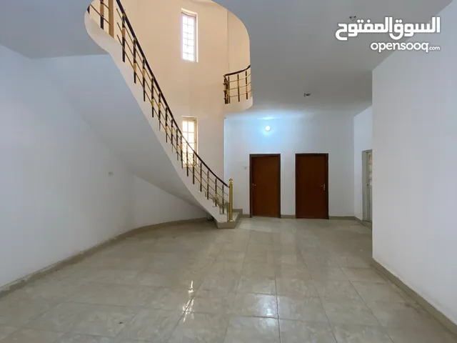 300 m2 5 Bedrooms Villa for Rent in Basra Baradi'yah