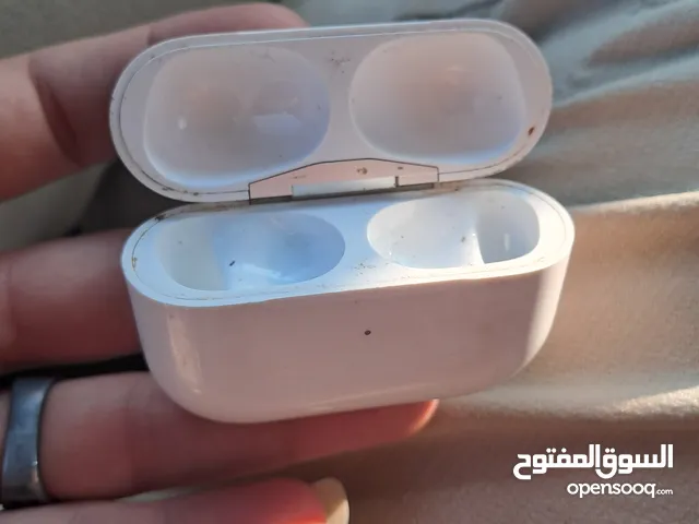 كيس سماعات ايربودز برو بدون سماعات  السماعة اصلية ولا خدش  يوجد توصيل    .. .. ..