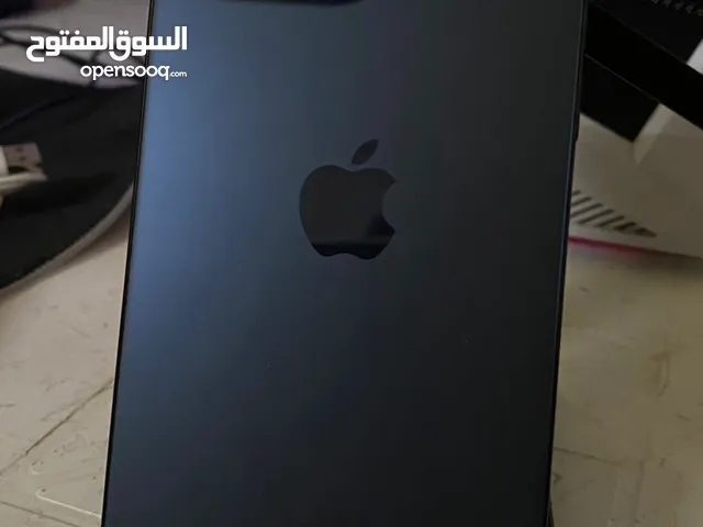 آيفون 15 برو ماكس وكاااله ما عليه شخط لون ازرق مساحه 256 غير مفتوح وغير مبدل فيه أي شيئ 90% سعر