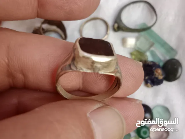 مجموعه نادرة قديمة من الخواتم مرصعه بأحجار قديمة للبيع للجادين فقط