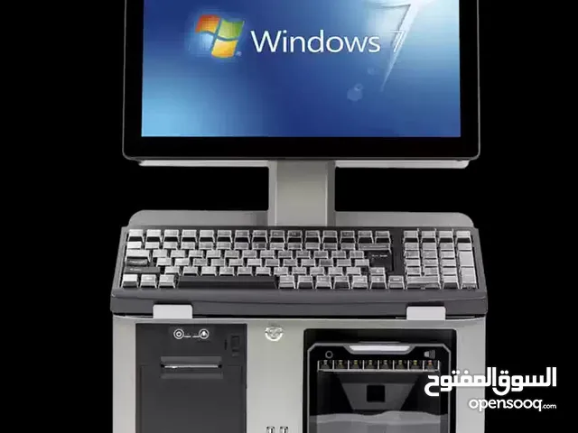 رفوف زجاج وخشب