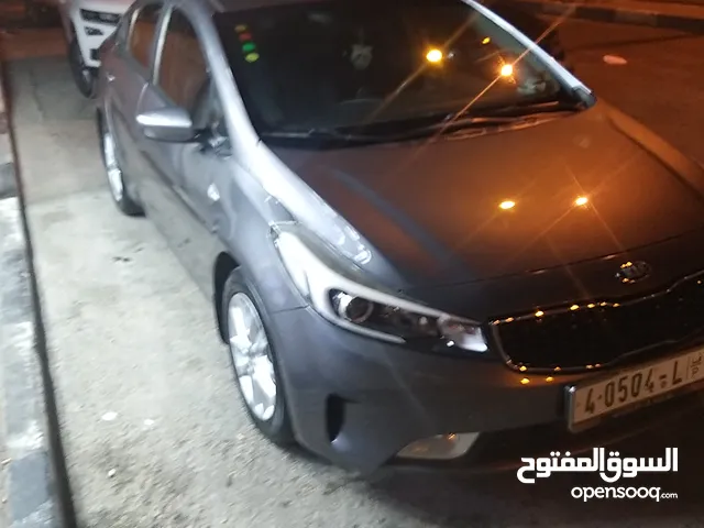 السياره المميزه كيا سيراتو 2017_فل اضافات _بنزين _فتحه سقف_ حساسات خلفية وكاميرا خلفيه