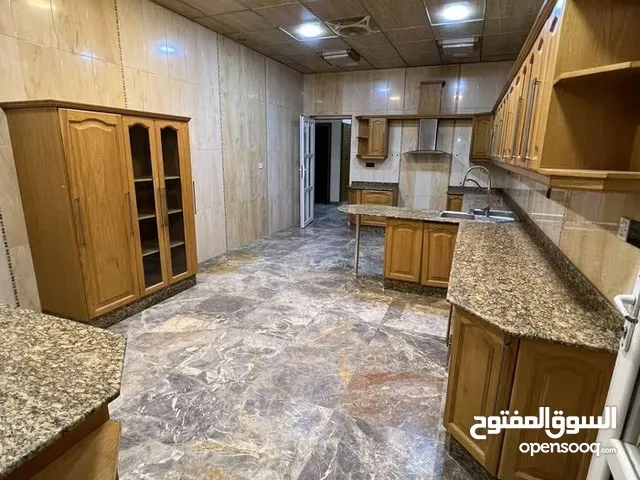 223 m2 3 Bedrooms Townhouse for Sale in Basra Khadra'a